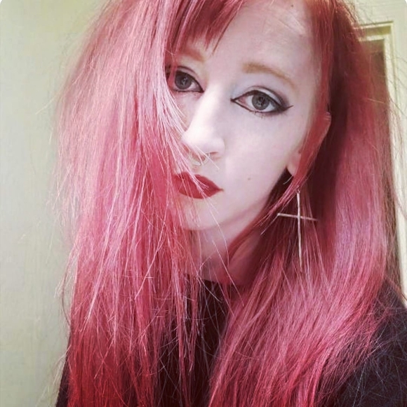 Meet your Posher, Tiffani - Picture 1 of 2